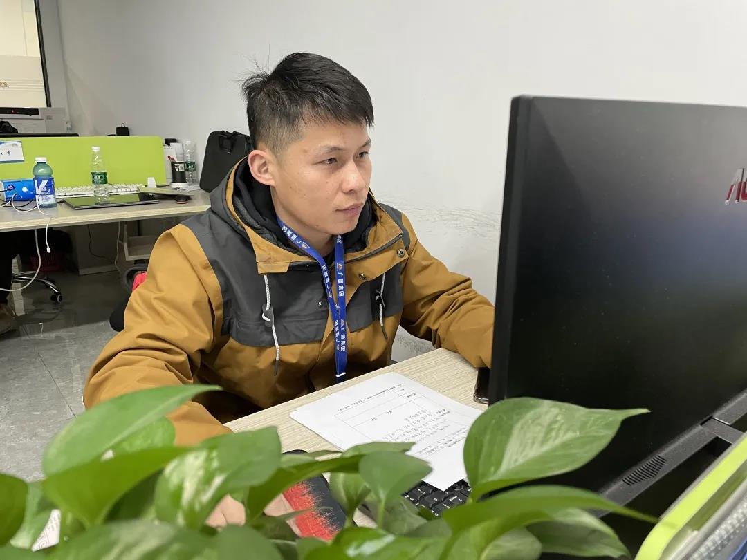 喜讯丨W66最给力的老牌娱乐测绘公司熊慈斌喜提“广东省手艺能手”声誉称呼！！