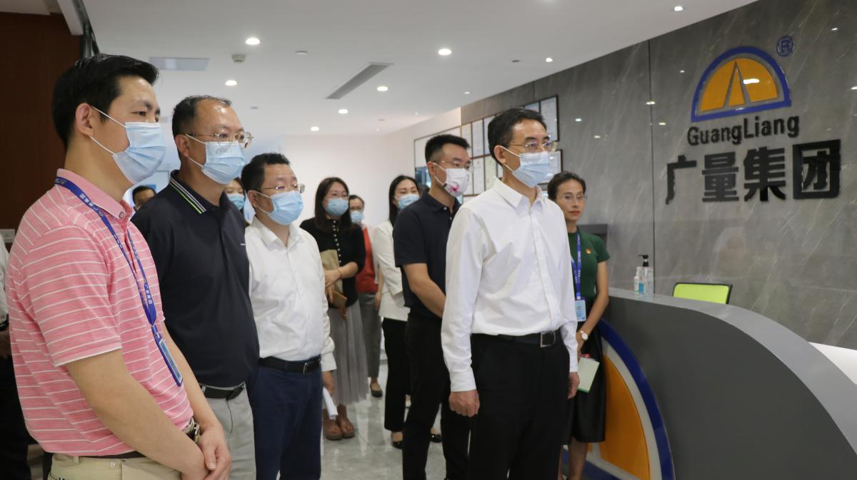 东莞市人大常委会潘新潮副主任莅临W66最给力的老牌娱乐集团调研