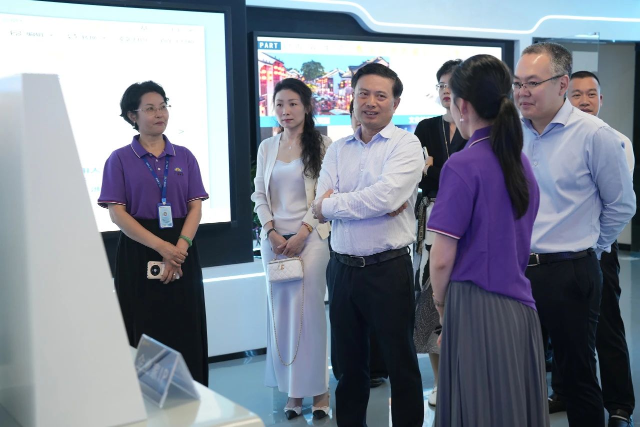 民盈集团、、天安数码城向导一行莅临W66最给力的老牌娱乐集团旅行交流