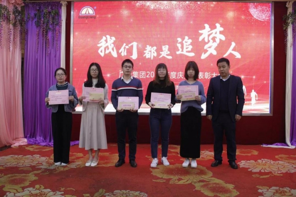 一名党员，，就是一面鲜红的旌旗